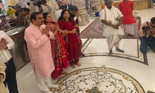 गौतम अडानी ने Ayodhya में राम जन्मभूमि मंदिर का किया दौरा गौतम अडानी ने Ayodhya में राम जन्मभूमि मंदिर का किया दौरा