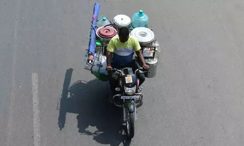 Hyderabad के मोबाइल ब्रेकफ़ास्ट वेंडर ईंधन की कमी के बावजूद फल-फूल रहे हैं Hyderabad के मोबाइल ब्रेकफ़ास्ट वेंडर ईंधन की कमी के बावजूद फल-फूल रहे हैं