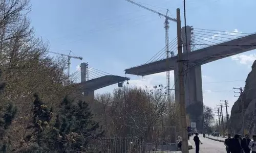 B1 Bridge पर हमला: US-इज़राइली हवाई हमलों में तेहरान-करज लिंक को नुकसान, कई घायल B1 Bridge पर हमला: US-इज़राइली हवाई हमलों में तेहरान-करज लिंक को नुकसान, कई घायल