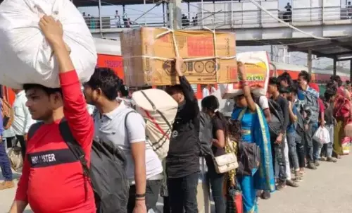 Chandauli: प्रवासी मजदूर LPG संकट से वापसी पर मजबूर Chandauli: प्रवासी मजदूर LPG संकट से वापसी पर मजबूर