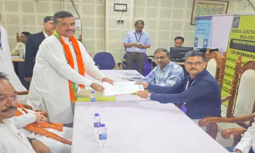 भवानीपुर सीट से Suvendu Adhikari ने ममता बनर्जी के खिलाफ नामांकन भरा भवानीपुर सीट से Suvendu Adhikari ने ममता बनर्जी के खिलाफ नामांकन भरा