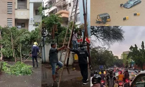 बेमौसम बारिश से Traffic Jam, बिजली कटौती, पेड़ गिरने की घटनाएं बेमौसम बारिश से Traffic Jam, बिजली कटौती, पेड़ गिरने की घटनाएं
