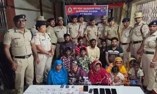 Railway Police ने 14 बांग्लादेशियों को हिरासत में लिया: ट्रेन में नकली आधार कार्ड मिले