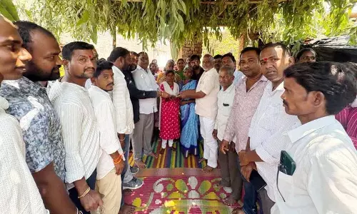 एक गरीब युवती की शादी के लिए वित्तीय सहायता एक गरीब युवती की शादी के लिए वित्तीय सहायता