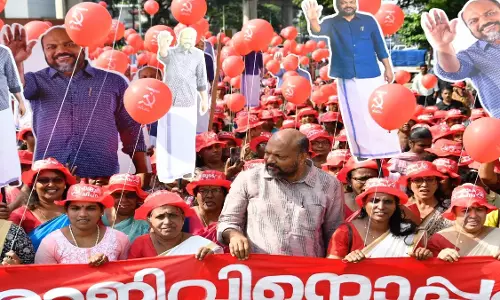 प्रकाश करात ने कांग्रेस पर BJP के साथ डील के आरोप लगाने का मज़ाक कहा प्रकाश करात ने कांग्रेस पर BJP के साथ डील के आरोप लगाने का मज़ाक कहा