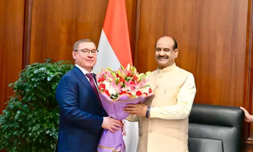 भारत-रूस संसदीय संवाद में आई तेजी, रूसी संसदीय शिष्टमंडल ने लोकसभा अध्यक्ष से भेंट की