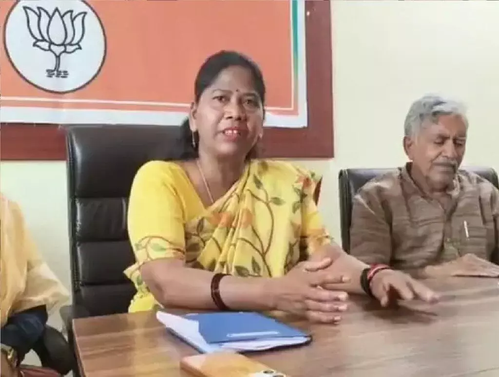 Hamirpur: भाजपा जिलाध्यक्ष ने ओवरलोड ट्रक मामले से खुद को अलग किया