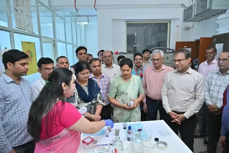 Bhopal: सचिव डॉ. गोयल ने शिक्षकों के लिए प्रयोगशाला प्रशिक्षण की अहमियत बताई Bhopal: सचिव डॉ. गोयल ने शिक्षकों के लिए प्रयोगशाला प्रशिक्षण की अहमियत बताई