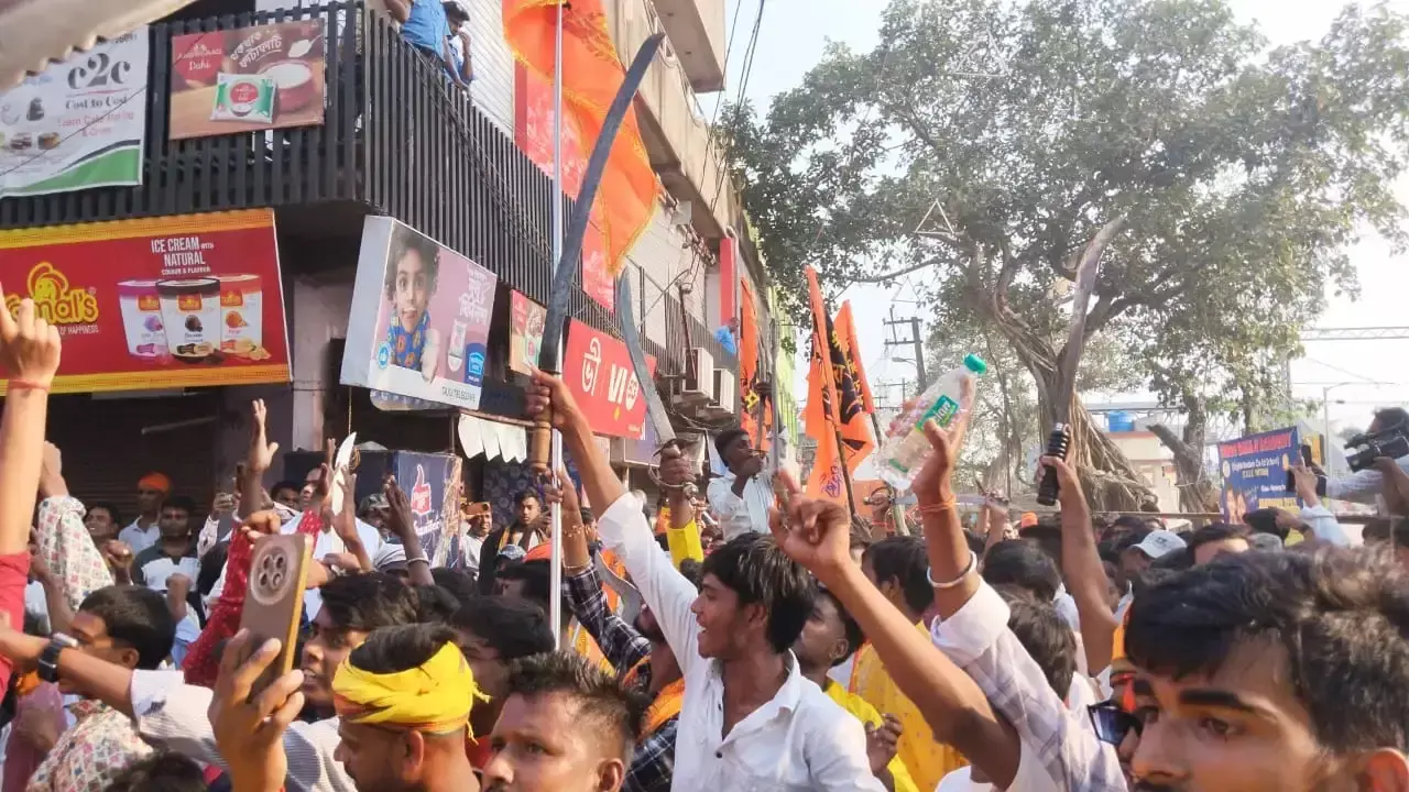 Hooghly: बांसबेड़िया में हनुमान जयंती के अवसर पर कड़ी सुरक्षा के बीच यात्रा निकली