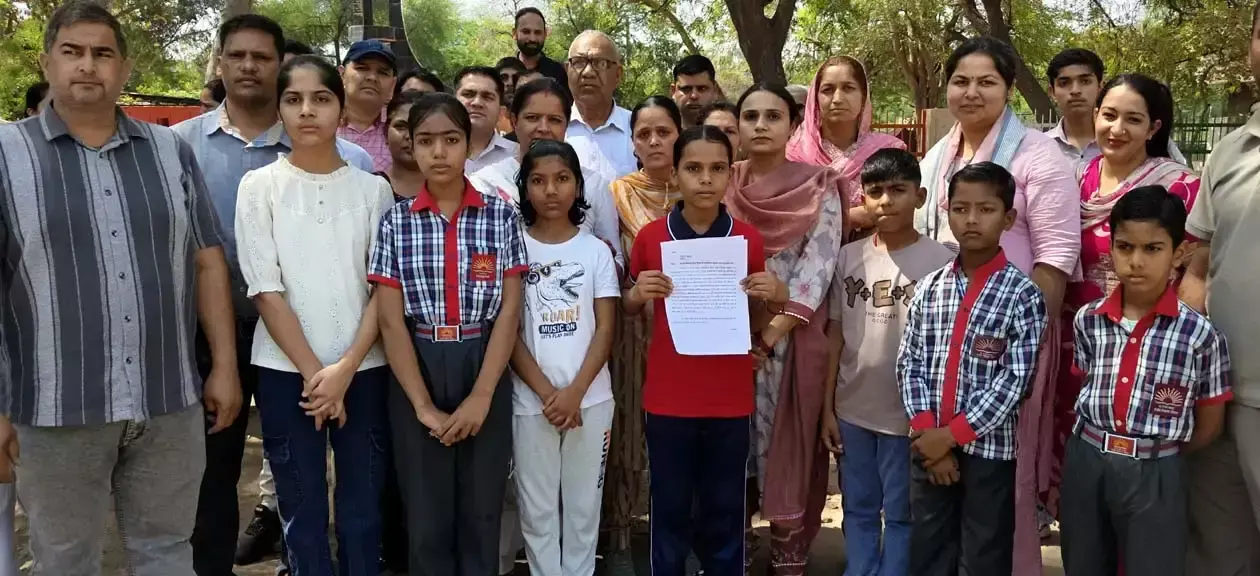 Hisar: रोडवेज बस बंद, हिसार के स्कूल बच्चों की पढ़ाई प्रभावित Hisar: रोडवेज बस बंद, हिसार के स्कूल बच्चों की पढ़ाई प्रभावित