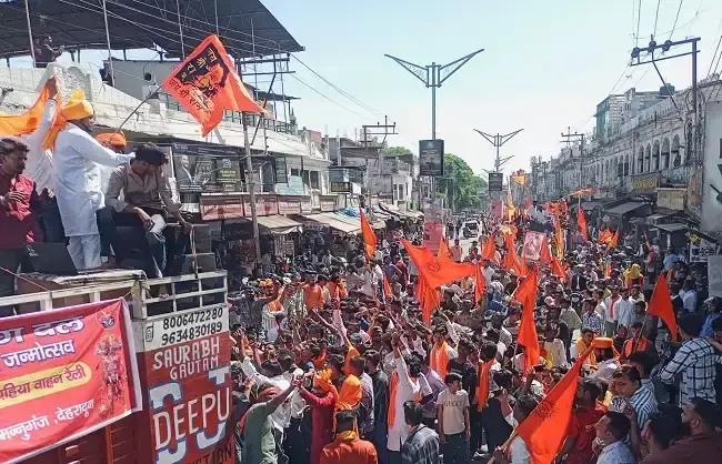 Dehradun: हनुमान जन्मोत्सव के मौके पर द्रोणनगरी गूंज उठा जयकारों से Dehradun: हनुमान जन्मोत्सव के मौके पर द्रोणनगरी गूंज उठा जयकारों से