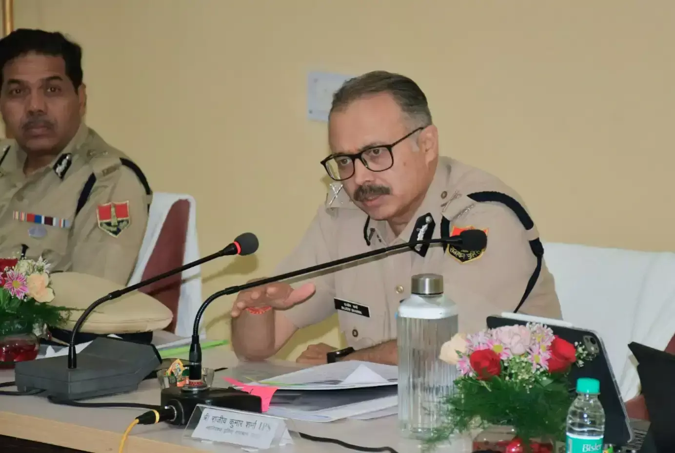 Bikaner: डीजीपी ने नशे और गंभीर अपराधों पर सख्ती के निर्देश दिए, बीकानेर रेंज में समीक्षा बैठक Bikaner: डीजीपी ने नशे और गंभीर अपराधों पर सख्ती के निर्देश दिए, बीकानेर रेंज में समीक्षा बैठक