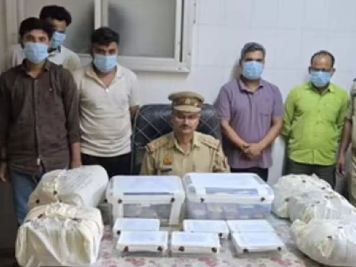 6 सेल्समैन गिरफ्तार, हवाला कारोबार में थे संलिप्त 6 सेल्समैन गिरफ्तार, हवाला कारोबार में थे संलिप्त