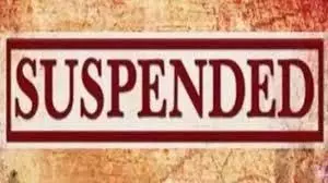 महिला कैदी के आरोप पर पुलिस अफसर सस्पेंड, गिरफ्तारी की तलवार लटकी महिला कैदी के आरोप पर पुलिस अफसर सस्पेंड, गिरफ्तारी की तलवार लटकी