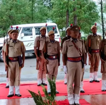 मेघालय पुलिस को उत्कृष्टता के लिए प्रेसिडेंट्स कलर से सम्मानित किया गया मेघालय पुलिस को उत्कृष्टता के लिए प्रेसिडेंट्स कलर से सम्मानित किया गया