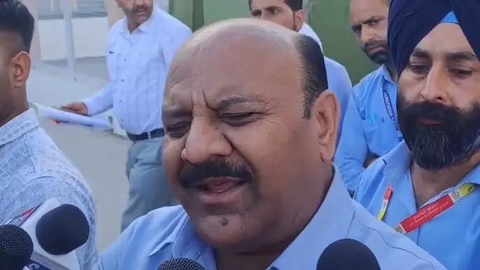 Jammu: शराबबंदी पर उपमुख्यमंत्री ने दिया बयान Jammu: शराबबंदी पर उपमुख्यमंत्री ने दिया बयान