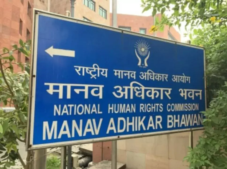 महिला हवलदार उत्पीड़न मामला: याचिकाओं में NHRC से ओडिशा DGP से रिपोर्ट मांगने का आग्रह महिला हवलदार उत्पीड़न मामला: याचिकाओं में NHRC से ओडिशा DGP से रिपोर्ट मांगने का आग्रह