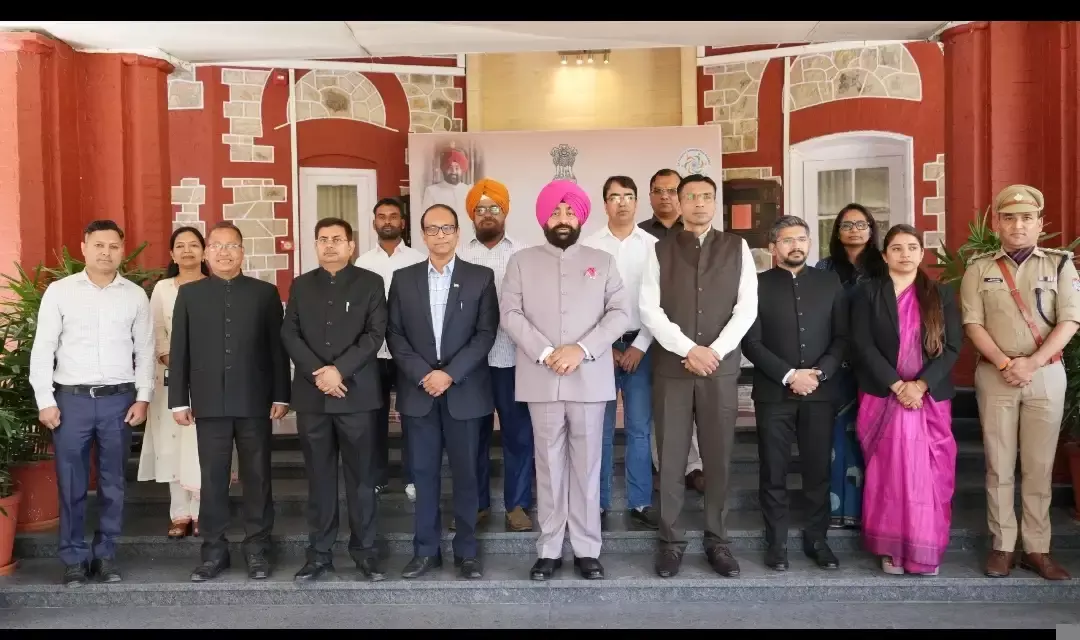 Dehradun: आपदा कार्य में सराहनीय योगदान देने वालों को राज्यपाल ने सम्मानित किया Dehradun: आपदा कार्य में सराहनीय योगदान देने वालों को राज्यपाल ने सम्मानित किया