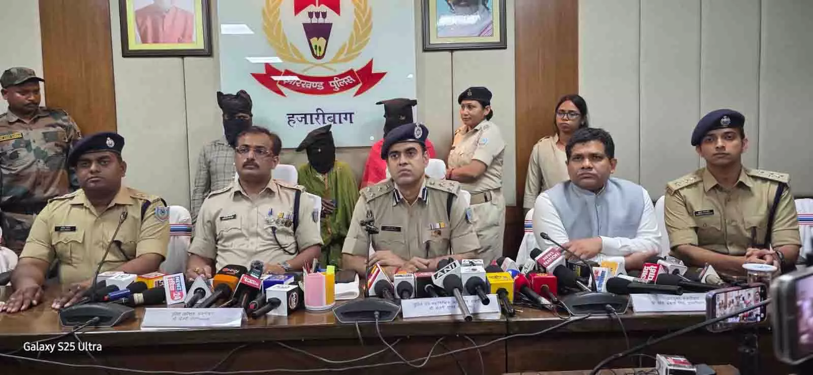 बच्ची की हत्या मामले में सनसनीखेज खुलासा, बेटे की अच्छी सेहत के लिए तांत्रिक के साथ मिल मां ने चढ़ाई थी नरबलि, तीन गिरफ्तार बच्ची की हत्या मामले में सनसनीखेज खुलासा, बेटे की अच्छी सेहत के लिए तांत्रिक के साथ मिल मां ने चढ़ाई थी नरबलि, तीन गिरफ्तार