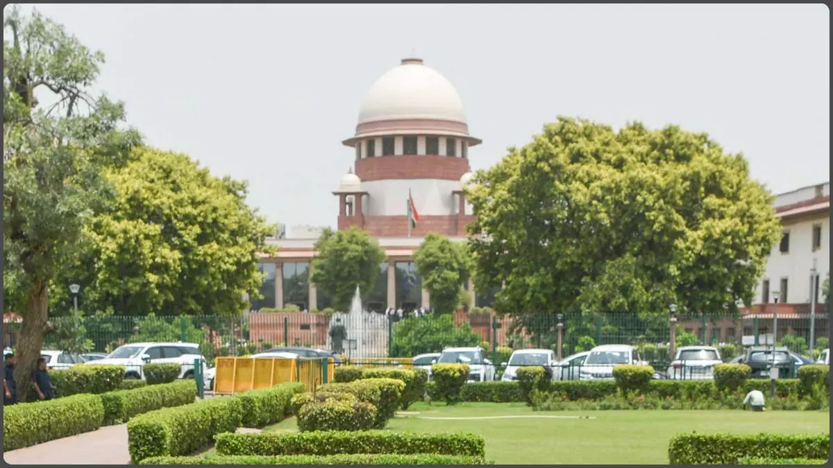 न्यायिक अधिकारियों के घेराव पर सुप्रीम कोर्ट सख्त, सरकार को CJI सूर्यकांत की फटकार न्यायिक अधिकारियों के घेराव पर सुप्रीम कोर्ट सख्त, सरकार को CJI सूर्यकांत की फटकार