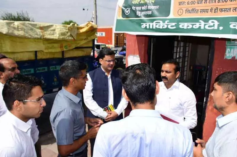 बिना रजिस्ट्रेशन वाली गाड़ियों पर फसल लाने के लिए SDM की मंज़ूरी ज़रूरी: करनाल डिप्टी कमिश्नर बिना रजिस्ट्रेशन वाली गाड़ियों पर फसल लाने के लिए SDM की मंज़ूरी ज़रूरी: करनाल डिप्टी कमिश्नर