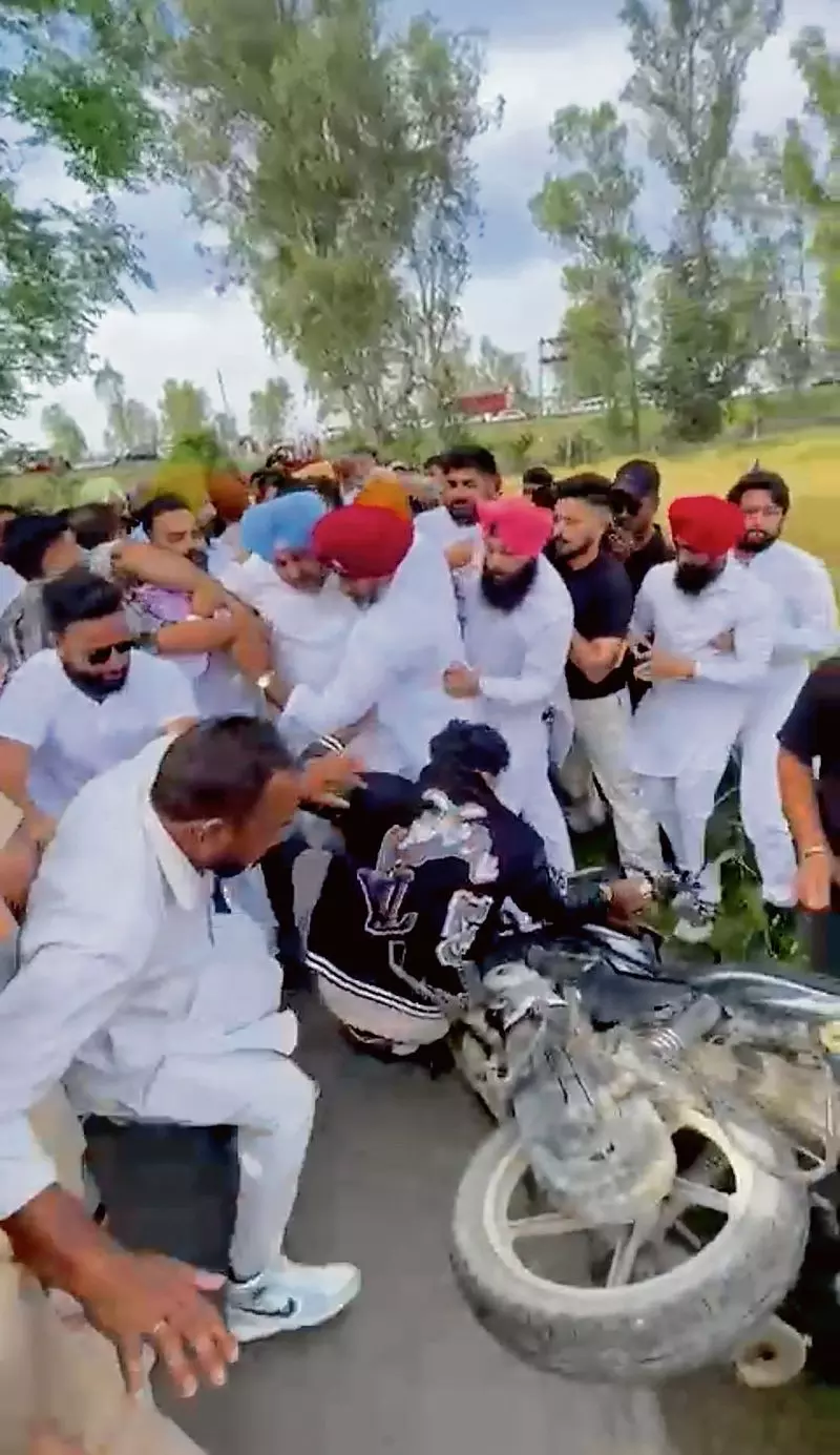 Sultanpur Lodhi में ब्लॉक समिति चुनाव के लिए ‘झड़प’ ने मतदान बाधित किया Sultanpur Lodhi में ब्लॉक समिति चुनाव के लिए ‘झड़प’ ने मतदान बाधित किया