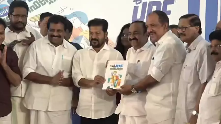 UDF ने घोषणापत्र जारी किया, महिलाओं के लिए मुफ़्त बस यात्रा का वादा किया UDF ने घोषणापत्र जारी किया, महिलाओं के लिए मुफ़्त बस यात्रा का वादा किया