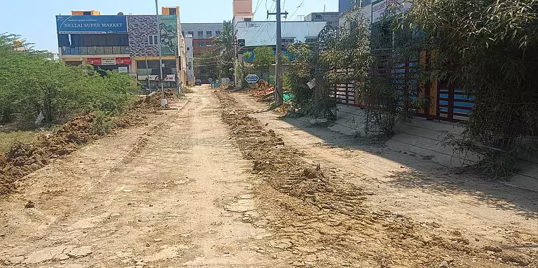 Chennai: खराब सड़कों और ड्रेनेज के काम में देरी से ब्रिटानिया नगर के सुरपेट के निवासियों को परेशानी हुई Chennai: खराब सड़कों और ड्रेनेज के काम में देरी से ब्रिटानिया नगर के सुरपेट के निवासियों को परेशानी हुई