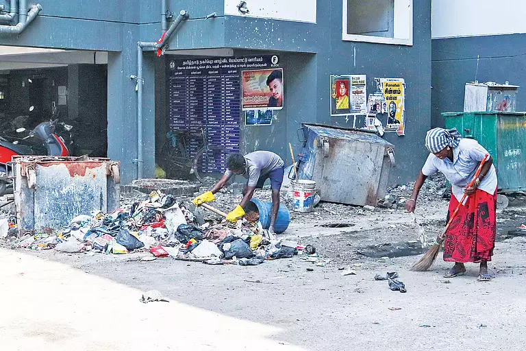 Chennai कॉर्पोरेशन ने अभी तक सोर्स पर कचरे को अलग करने का नियम लागू नहीं किया है Chennai कॉर्पोरेशन ने अभी तक सोर्स पर कचरे को अलग करने का नियम लागू नहीं किया है