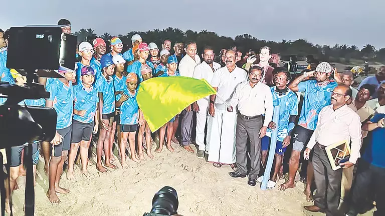 Chennai के मरीना बीच पर ऑटिज़्म से पीड़ित बच्चे 2 km समुद्र में तैरते हुए दिखेंगे Chennai के मरीना बीच पर ऑटिज़्म से पीड़ित बच्चे 2 km समुद्र में तैरते हुए दिखेंगे