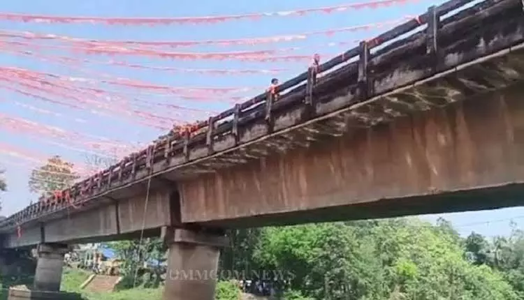 Bhadrak में रील की शूटिंग के दौरान सलांदी नदी में कूदने के बाद युवक लापता Bhadrak में रील की शूटिंग के दौरान सलांदी नदी में कूदने के बाद युवक लापता