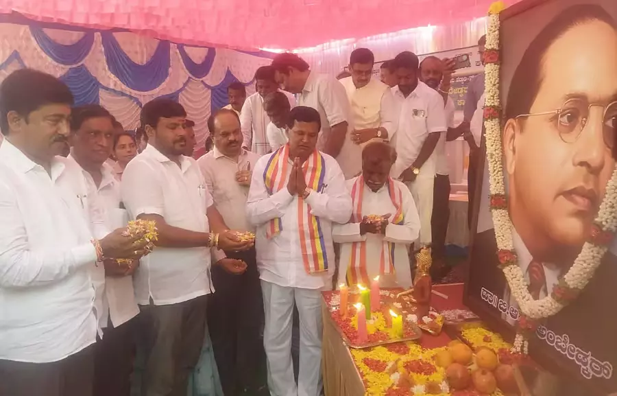 21 फुट ऊंची कांसे की अंबेडकर प्रतिमा: Kolar के लिए एक ऐतिहासिक दिन 21 फुट ऊंची कांसे की अंबेडकर प्रतिमा: Kolar के लिए एक ऐतिहासिक दिन