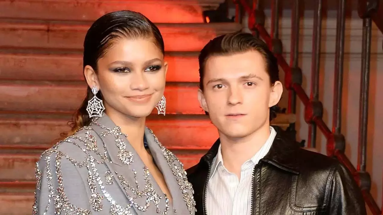 शादी की अफवाहों पर Zendaya: टॉम हॉलैंड के साथ शादी की बात को न तो कन्फर्म करेंगी और न ही मना करेंगी शादी की अफवाहों पर Zendaya: टॉम हॉलैंड के साथ शादी की बात को न तो कन्फर्म करेंगी और न ही मना करेंगी