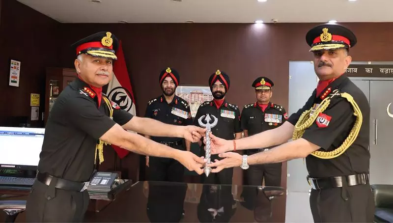 Jalandhar: लेफ्टिनेंट जनरल कबथियाल ने वज्र कोर का कार्यभार संभाला Jalandhar: लेफ्टिनेंट जनरल कबथियाल ने वज्र कोर का कार्यभार संभाला