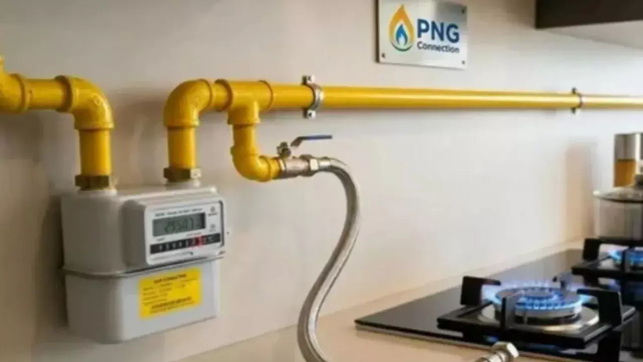LPG सप्लाई की चिंताओं के बीच ओडिशा शहरी इलाकों में तेज़ी से PNG रोलआउट की योजना बना रहा है LPG सप्लाई की चिंताओं के बीच ओडिशा शहरी इलाकों में तेज़ी से PNG रोलआउट की योजना बना रहा है