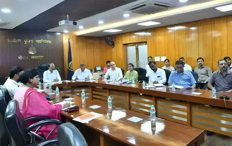 Bhopal: प्रशासन में सुधार के लिए डिजिटल मॉडल जरूरी: DGP Bhopal: प्रशासन में सुधार के लिए डिजिटल मॉडल जरूरी: DGP