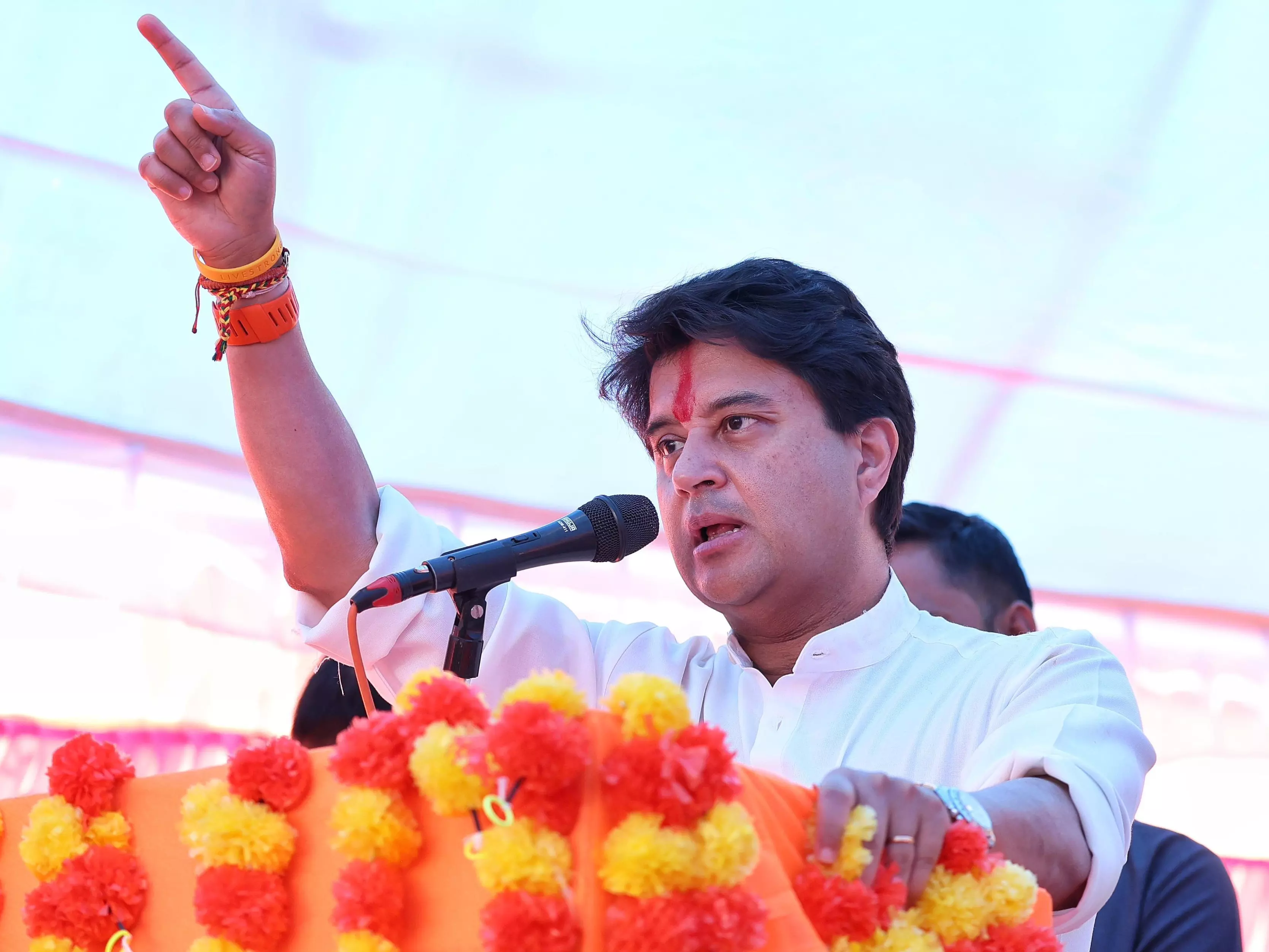 Ashok Nagar: केंद्रीय मंत्री सिंधिया का अशोकनगर दौरा, चार दिन सक्रिय Ashok Nagar: केंद्रीय मंत्री सिंधिया का अशोकनगर दौरा, चार दिन सक्रिय