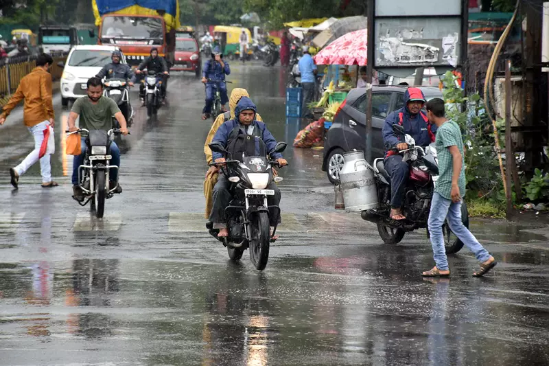 Bhopal: MP में तेज़ हवाओं और बारिश के लिए चेतावनी Bhopal: MP में तेज़ हवाओं और बारिश के लिए चेतावनी