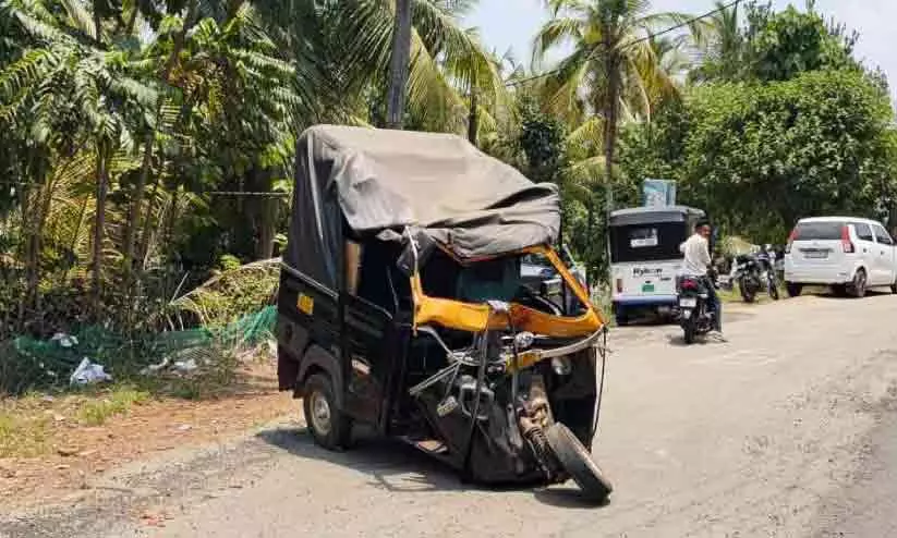 Kerala : टिपर और ऑटो की टक्कर में ऑटो चालक गंभीर रूप से घायल Kerala : टिपर और ऑटो की टक्कर में ऑटो चालक गंभीर रूप से घायल