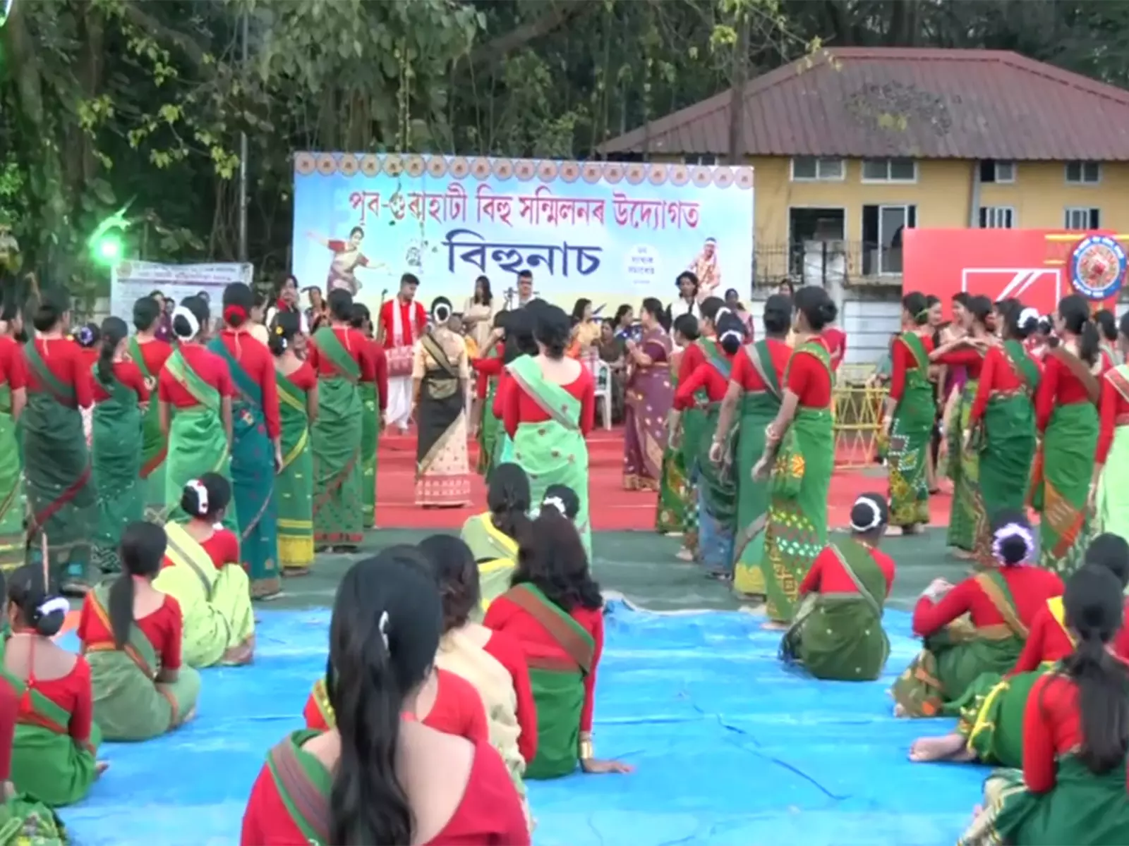 असम चुनावों से पहले, Assam अपने सबसे बड़े सांस्कृतिक उत्सव रोंगाली बिहू की तैयारियों में जुट गया असम चुनावों से पहले, Assam अपने सबसे बड़े सांस्कृतिक उत्सव रोंगाली बिहू की तैयारियों में जुट गया