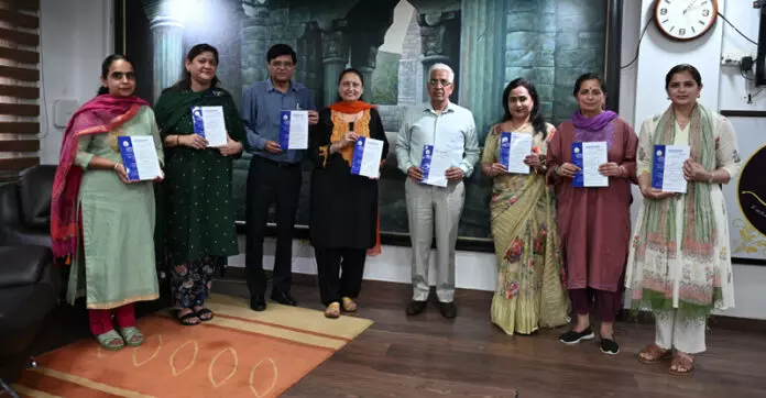 Jammu विश्वविद्यालय ने बहुविषयक शोध पत्रिका ‘रिसर्चर’ जारी की Jammu विश्वविद्यालय ने बहुविषयक शोध पत्रिका ‘रिसर्चर’ जारी की
