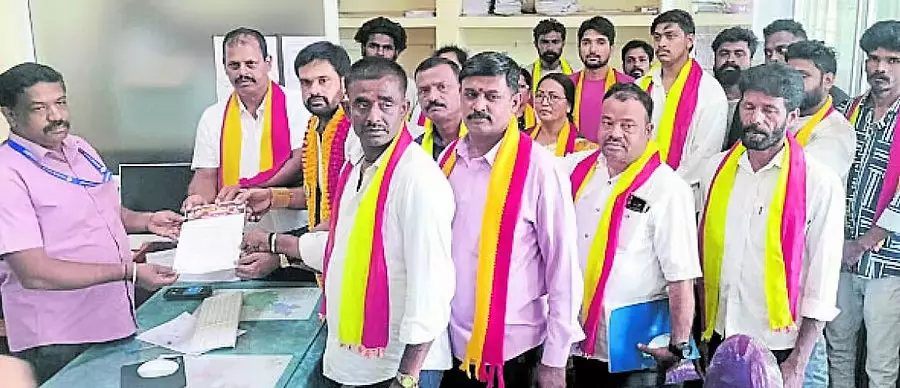 Karnataka : कृषि और आवास विभागों को टाइटल डीड जारी करने की अपील Karnataka : कृषि और आवास विभागों को टाइटल डीड जारी करने की अपील
