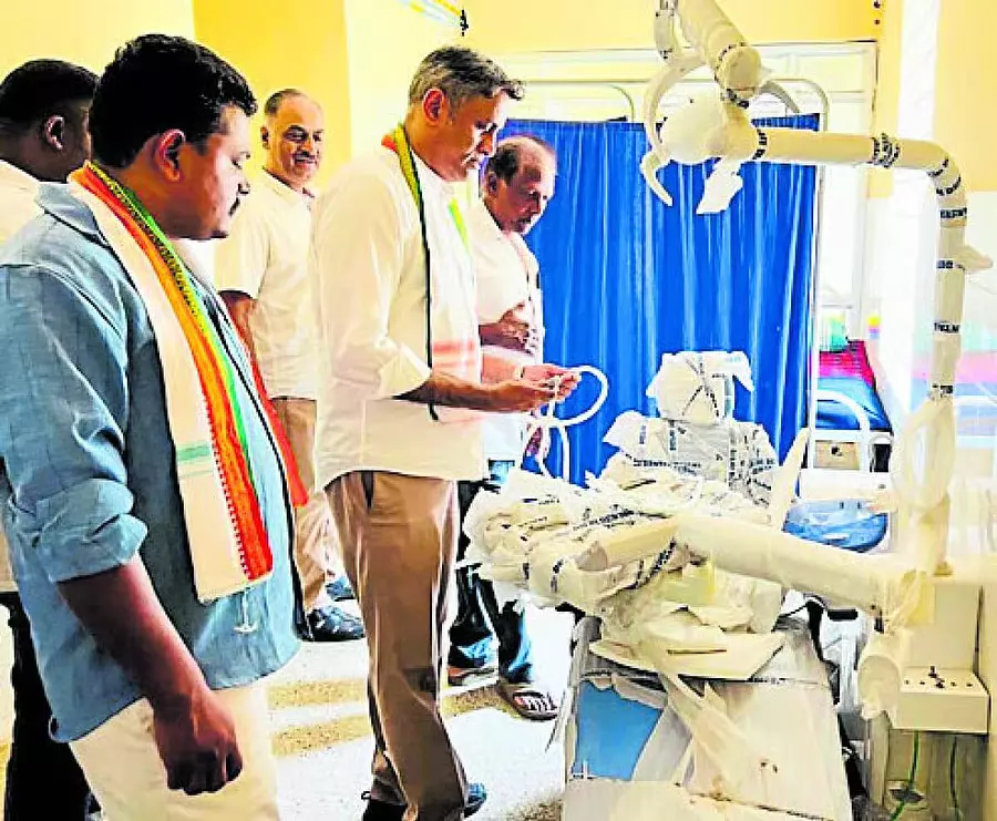Karnataka : स्वास्थ्य केंद्र का दौरा Karnataka : स्वास्थ्य केंद्र का दौरा
