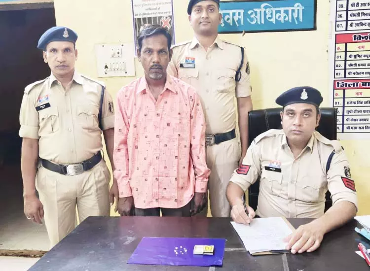 हीरे के साथ ग्रामीण गिरफ्तार, गरियाबंद पुलिस ने पकड़ा हीरे के साथ ग्रामीण गिरफ्तार, गरियाबंद पुलिस ने पकड़ा
