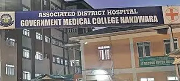 सरकार GMC हंदवाड़ा को शिफ्ट करने का मामला मंत्रिपरिषद के सामने रखेगी सरकार GMC हंदवाड़ा को शिफ्ट करने का मामला मंत्रिपरिषद के सामने रखेगी