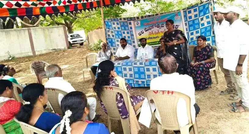 Jala Mahotsav का उद्घाटन: डीई पद्मावती, सरपंच चंदावत ने कार्यक्रम का नेतृत्व किया Jala Mahotsav का उद्घाटन: डीई पद्मावती, सरपंच चंदावत ने कार्यक्रम का नेतृत्व किया