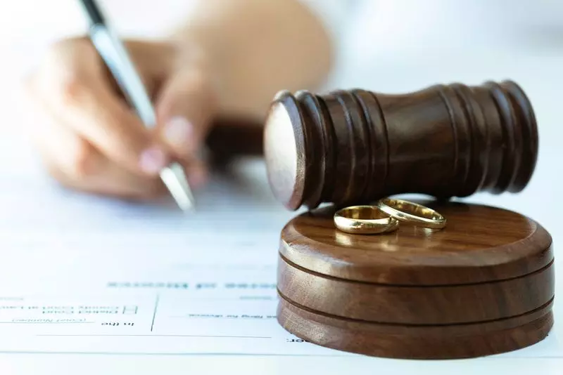 जंग लगी घड़ी, पतला सोना कोई केस नहीं, HC ने पति के खिलाफ ‘क्रूरता’ की FIR खारिज की जंग लगी घड़ी, पतला सोना कोई केस नहीं, HC ने पति के खिलाफ ‘क्रूरता’ की FIR खारिज की