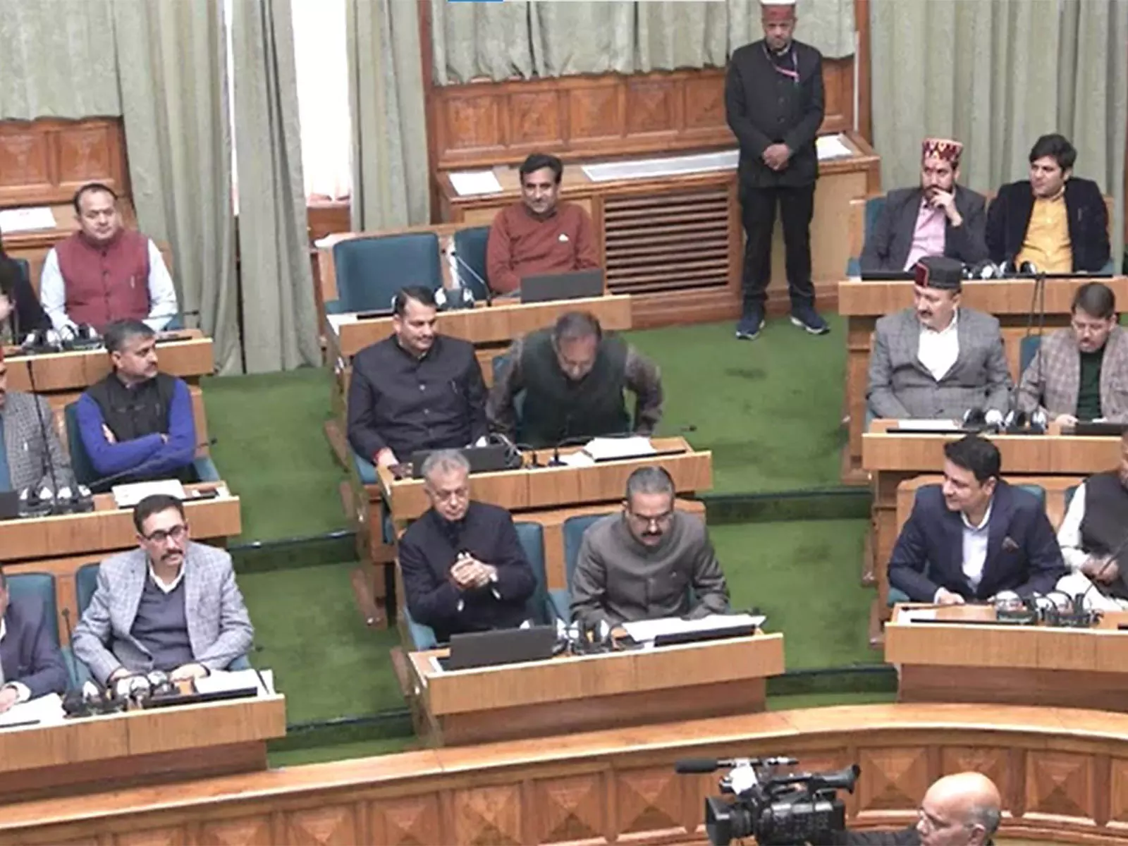 कांगड़ा एयरपोर्ट विस्तार पर Assembly में तीखी बहस कांगड़ा एयरपोर्ट विस्तार पर Assembly में तीखी बहस