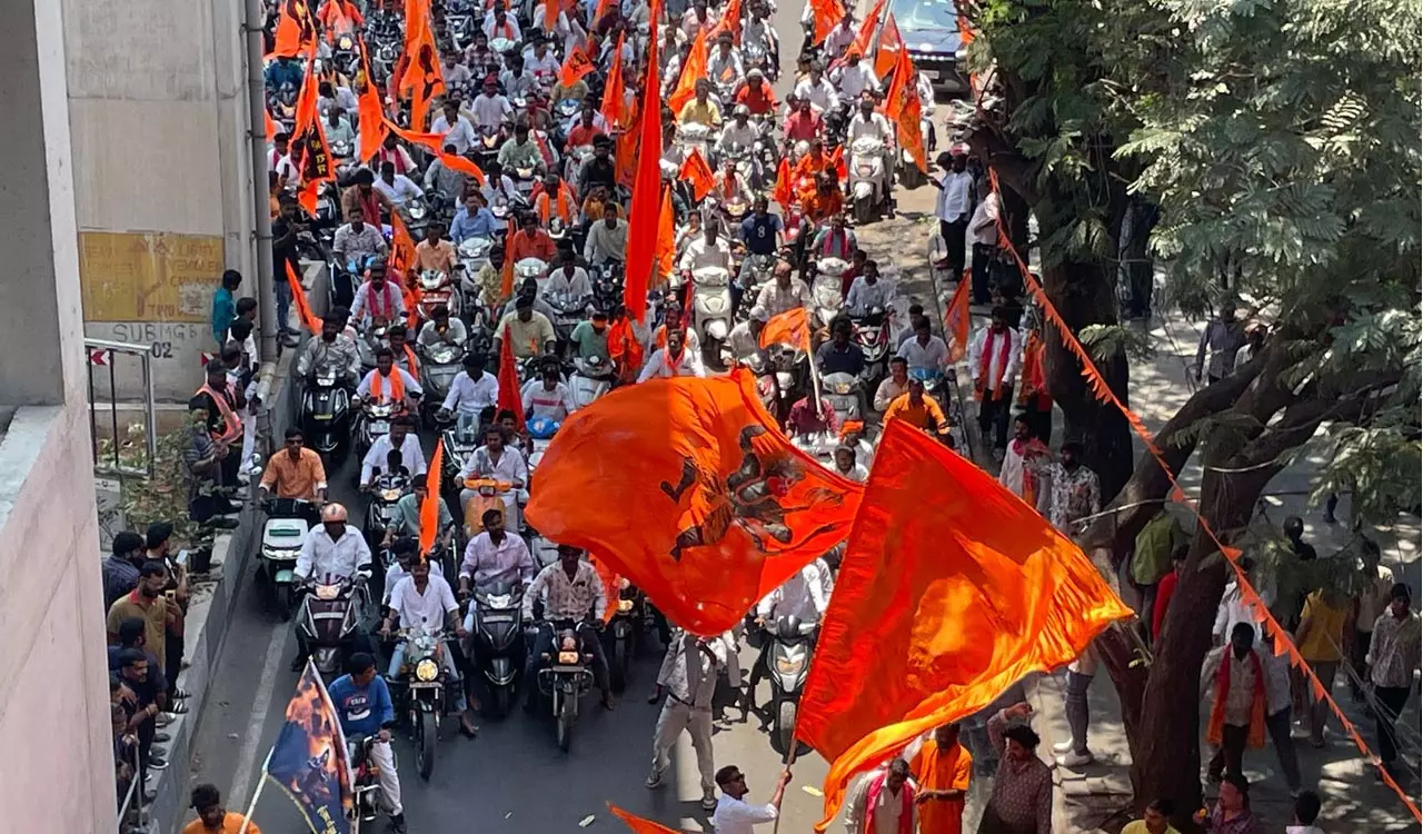 Hyderabad में वीर हनुमान जयंती जुलूस धूमधाम से निकाला गया Hyderabad में वीर हनुमान जयंती जुलूस धूमधाम से निकाला गया