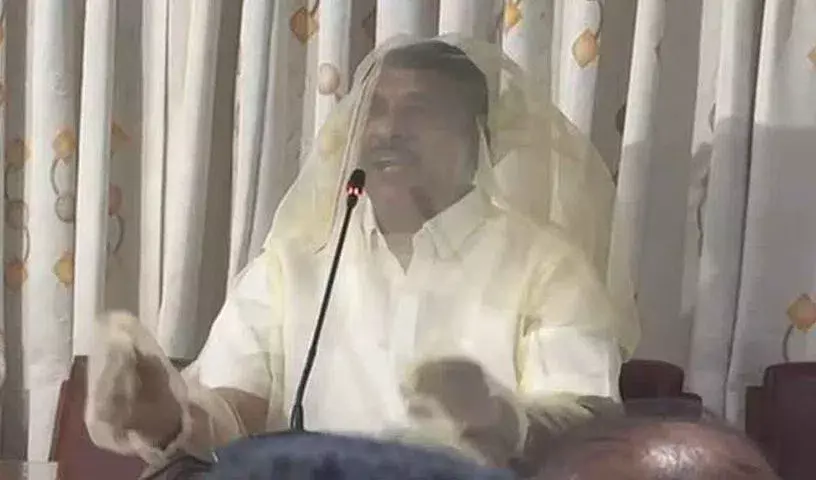 BRS MLA Sudheer Reddy ने विधानसभा में ‘मच्छरदानी’ के लिए विरोध प्रदर्शन किया BRS MLA Sudheer Reddy ने विधानसभा में ‘मच्छरदानी’ के लिए विरोध प्रदर्शन किया